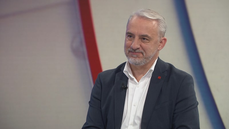 Odbory žádají růst platů až o 13 procent. Návrh na přidání pevné částky Středula odmítl