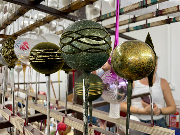 Pocta tradici i folkloru. Nová kolekce vánočních ozdob je inspirovaná 30. lety