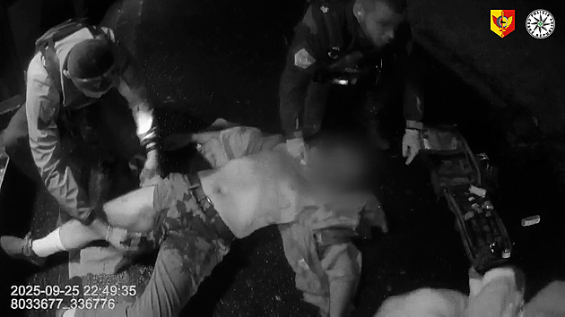 Pobodání cestujících v autobuse: pachatel je ve vazbě, klíčová svědkyně stále chybí