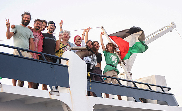 Flotila Thunbergové se blíží ke Gaze, Izrael proti ní hodlá zasáhnout