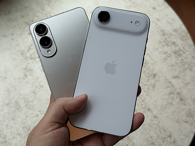 Z iPhonu si internet dělá srandu a konkurent pořád zlevňuje. Komu fandíte?