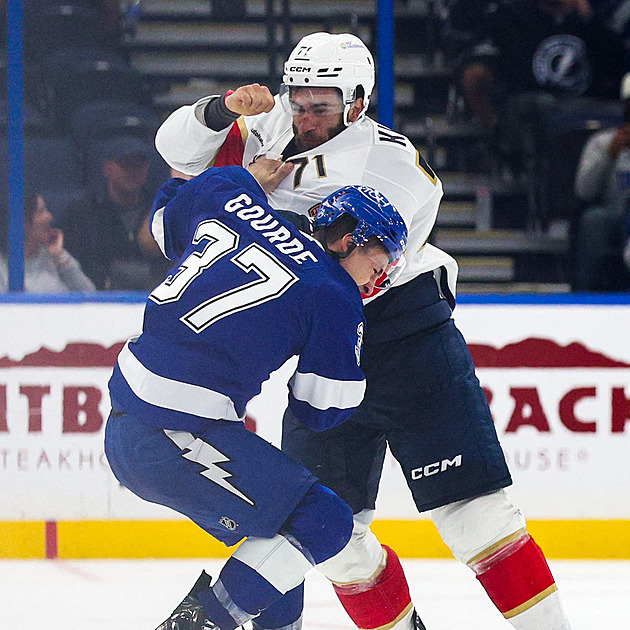 Přátelák? Ani náhodou. Z bitvy rivalů se stal boxerský ring, někteří duel nedohráli