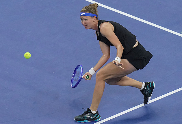 Lehečka dál postupuje v Šanghaji, ve Wu-chanu se dařilo Bouzkové i Siniakové