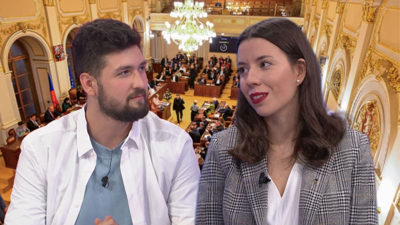 Válka mezi Motoristy a Piráty ve Sněmovně? Mladí poslanci čekají ostré spory i korektní vztahy