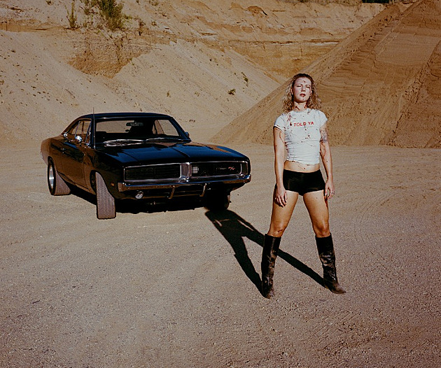 TRENDY V KLIPECH: Lenny se inspirovala filmy Kill Bill nebo Krvavá nevěsta