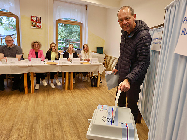 Ministr Kulhánek podal stížnost, nelíbí se mu přepočet mandátů pro Karlovarský kraj