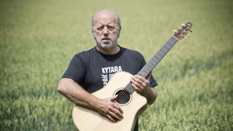 Zemřel kytarista Stanislav Barek. Pořádal slavný festival, přivezl řadu hvězd, vydal i učebnici