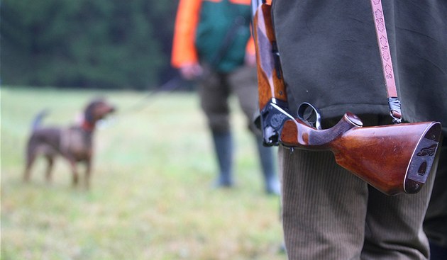 Muž napsal dopis na rozloučenou a chtěl vypít žíravinu, našel ho myslivec