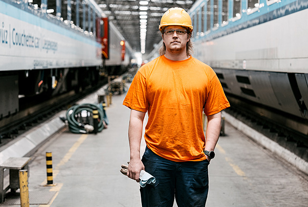 Cestující by se divili, co všechno se ukrývá pod obložením vagonu