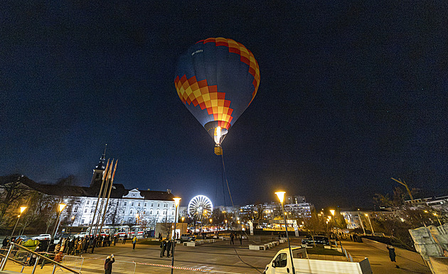 Vánoční trhy z výšky. V Brně nad ně létá balon, lístky ale získají jen vyvolení