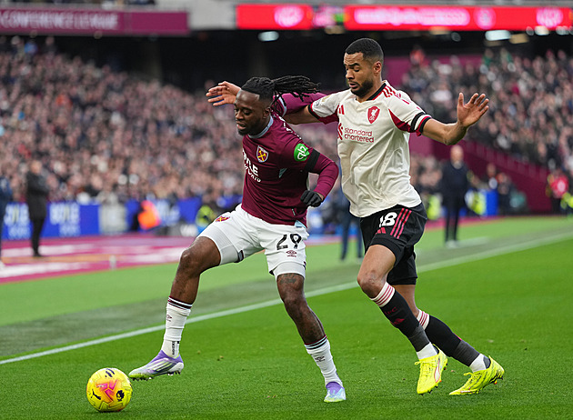 United zvítězili, West Ham padl s Liverpoolem. Pak šlágr Chelsea - Arsenal