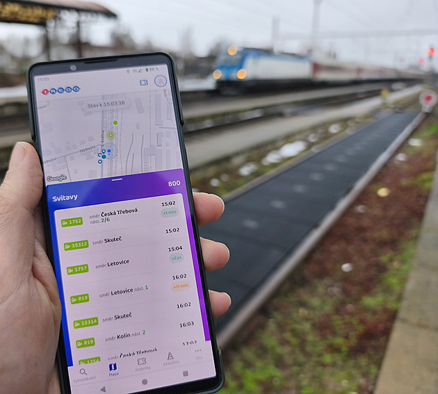 Jízdenku koupí v mobilu. Nová aplikace ušetří čas cestujícím na východě Čech