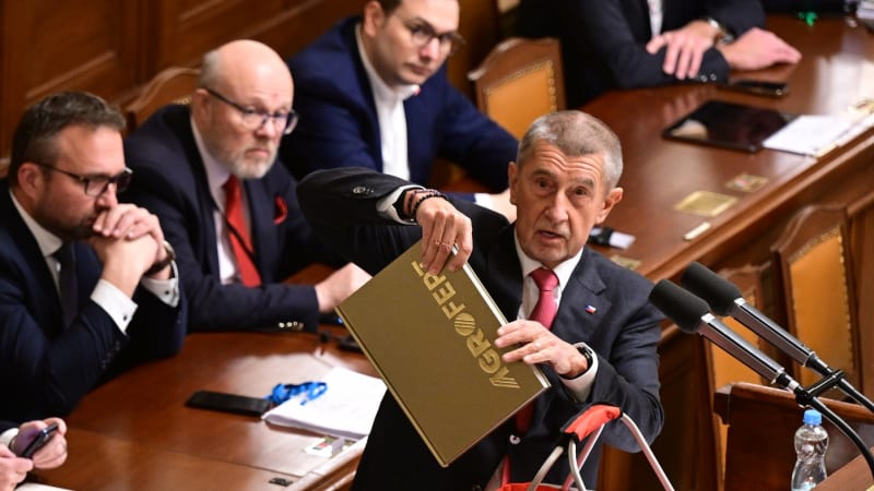 Babišovo řešení střetu zájmů nemá kdo zkontrolovat, varuje právník. Vinu nese i Fialova vláda