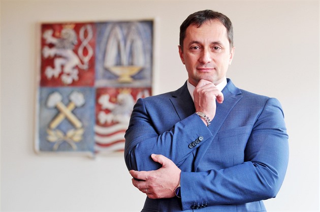 Karlovarský kraj má nového hejtmana. Mračkovou Vildumetzovou střídá Petr Kubis