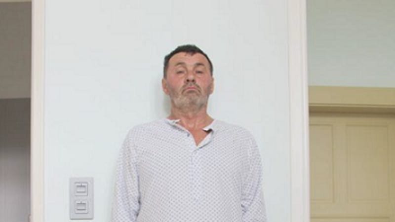 Tajemný pacient z Bohnic: Nemluví, komunikuje posunky a maluje obrázky. Nepoznáváte ho?