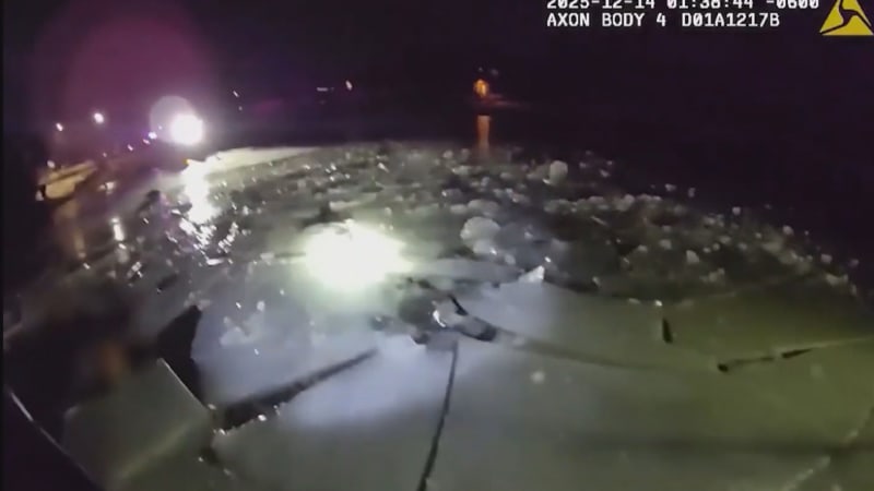 Nevídaná obětavost policistů v USA: Z mrznoucí vody vylovili celou posádku potopeného auta