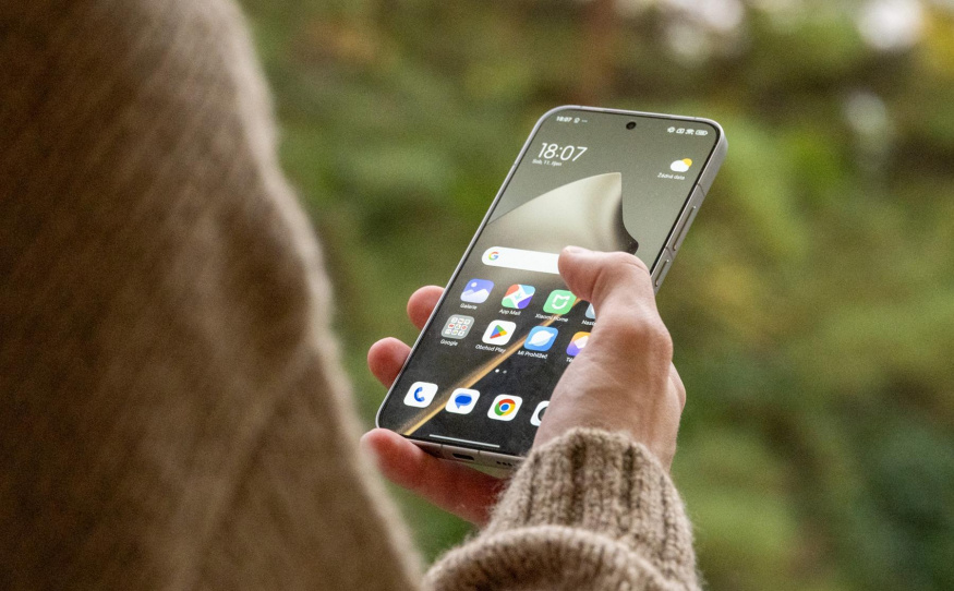 Vánoční slevy drtí ceny Xiaomi 15T Pro, novinka spadla na pouhých 12 410 Kč