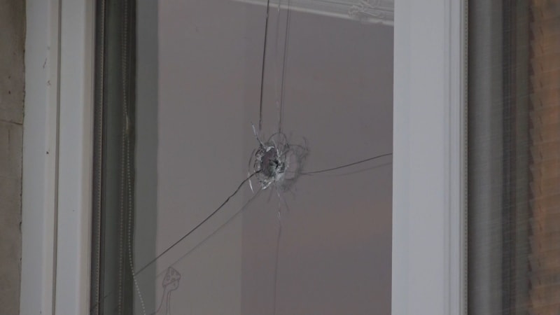 Posun v případu vraždy v Bohuňovicích: Obvinili 18letou dceru. Hrůzný čin připomíná průstřel okna