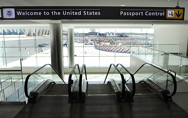 Paříž odsoudila americké sankce proti pětici Evropanů. Důvodem je podle USA cenzura