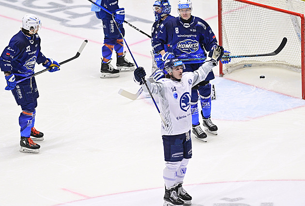 ONLINE: Plzeň vede nad Brnem, Pardubice srovnaly s Kladnem, daří se Liberci i Hradci