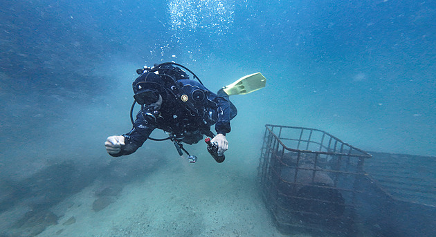 Pár potápěčů a šup s lahvemi do moře. Vinařská velmoc Chile zkouší novinku