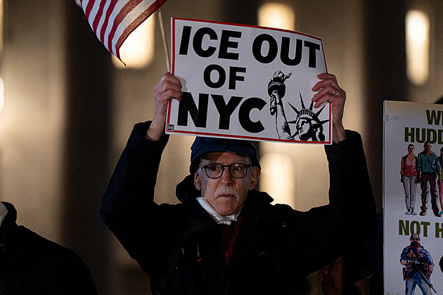 New York bude sledovat agenty ICE,  nasadí pozorovatele ve fialových vestách