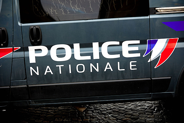 „Za hranicí zvrácenosti.“ Deset mužů ve Francii omámilo a znásilnilo pětileté dítě