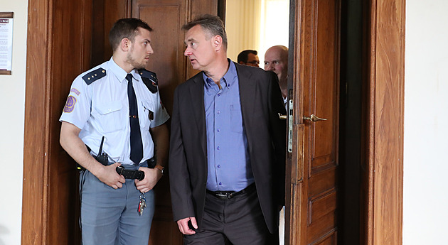 Stoka opět u soudu. Systém fungoval už dříve, řekl klíčový svědek korupční kauzy