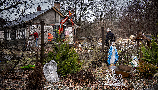 Trestní oznámení kvůli Bedřišce: bourání polovin dvojdomků postihlo i zbytky staveb