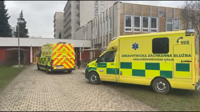 Posun v případu popálení školaček v Hradci: Policie označila viníka. Dívky trpí dodnes