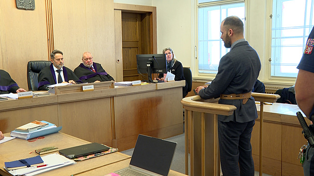 Soud potvrdil vraždícímu primáři z Plzně výjimečný trest. Je to příliš kruté, plakal