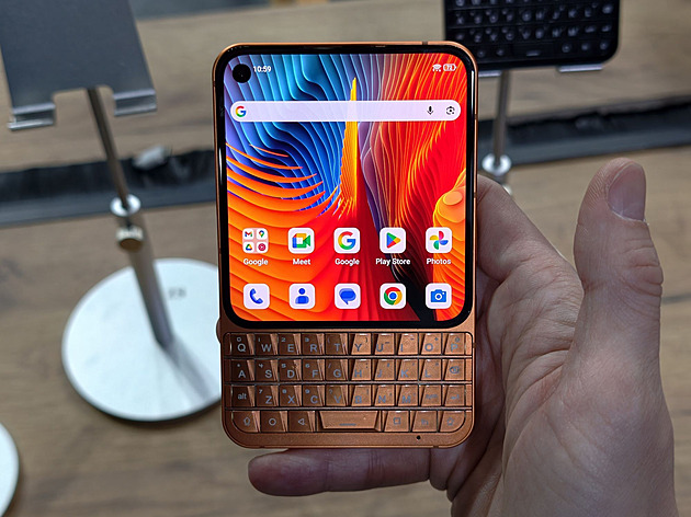 Před lety byl tento typ mobilu obrovský hit. Našli jsme luxusní moderní verzi