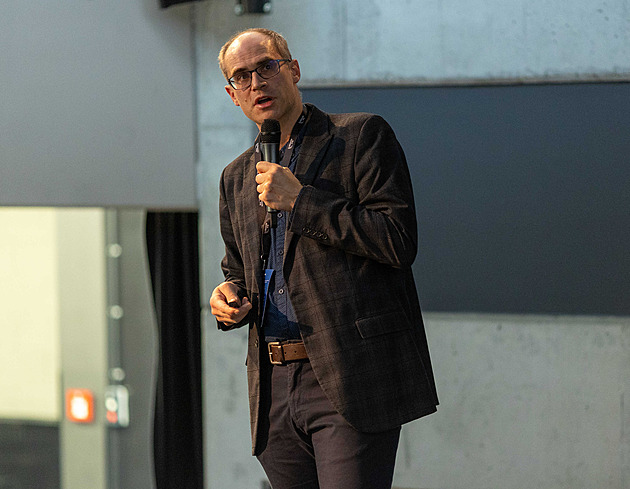 Ozáření v dětství způsobilo některým pacientům nové nádory, říká neurochirurg Beneš