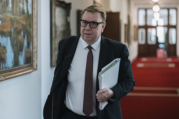 Důchodový věk zastropuje vláda na 65 letech později, teď chce řešit valorizace