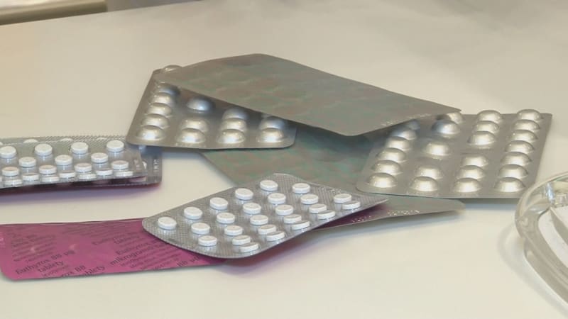 Závadný lék pro novorozence musí z prodeje. U dvou šarží hrozí mikrobiální kontaminace