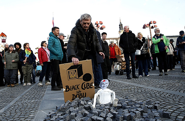 Stopa vede do Izraele. Slovinci viní z předvolebního kompra „soukromý Mosad“
