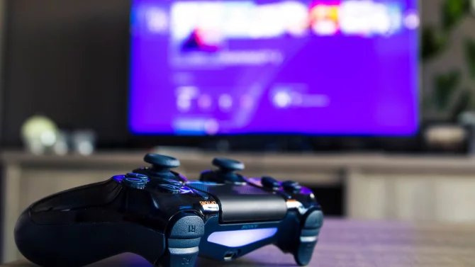 PlayStation dostane generování snímků pro plynulejší obraz. Sony ho chystá spolu s AMD