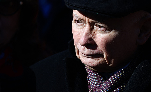 Kaczynského strana strádá. Vůdce stárne a churaví, PiS se mu rozpadá pod rukama