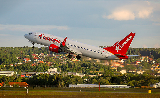 Na dovolenou odletí z Budějovic víc lidí i díky nové cestovce, dotace je dál vysoká