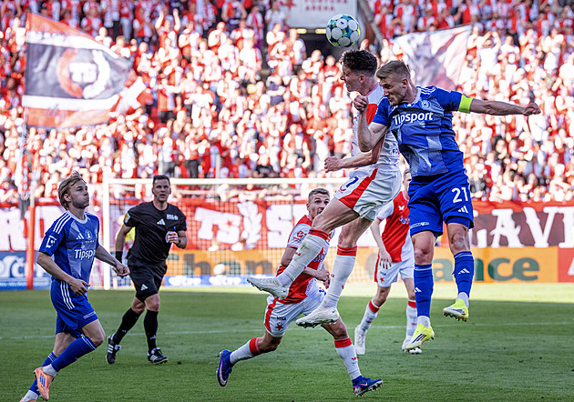 Slavia otáčela s Olomoucí a zvýšila náskok, Sparta prohrála. Jaká bude nadstavba?