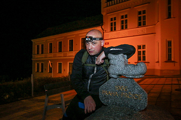 Reportér vyrazil z gauče rovnou na slavný pochod do Prčice. Magor, vyslechl si