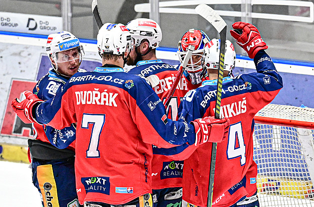 Pardubice - Třinec 2:1. Domácí mají finálový mečbol, chvíli před koncem rozhodl Sedlák