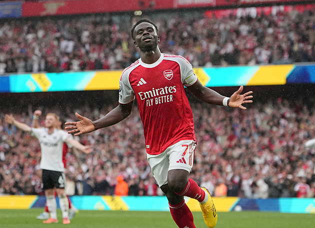 ONLINE: Arsenal vede nad Fulhamem o tři góly. West Ham si zkomplikoval záchranu