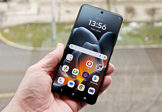 Tenký telefon téměř bez kompromisů. Test Motoroly Signature