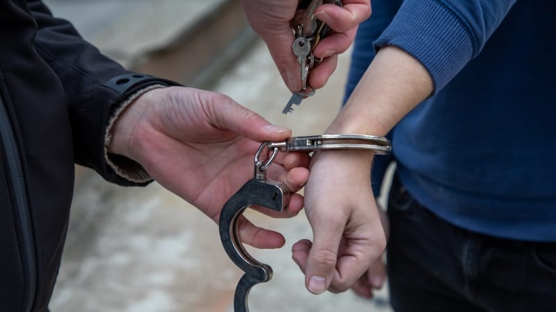 Uprchlý vězeň dopaden. Po dvoudenním pátrání ho policisté lapili v Olomouci