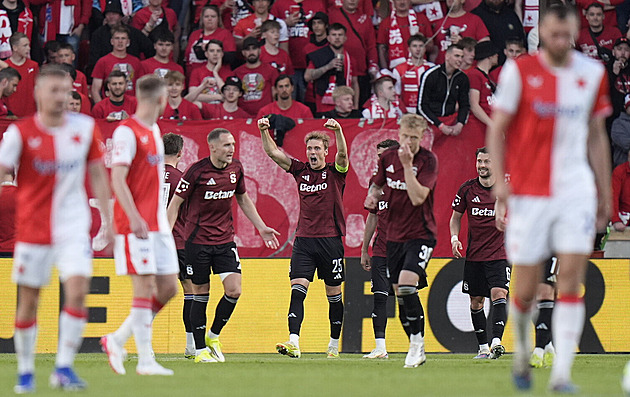 ONLINE: Slavia - Sparta 3:2, domácí během minuty otáčejí, trefili se dva stopeři