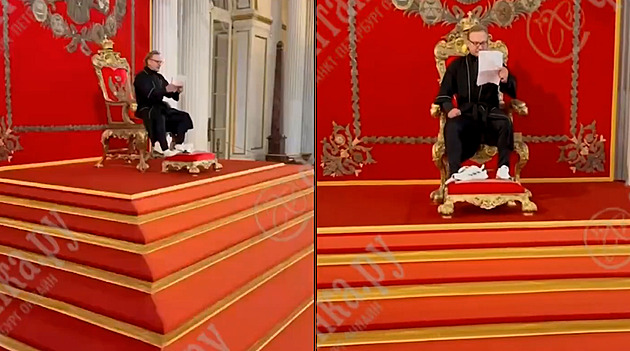 Vladimire Vladimiroviči, dodržujme zákony. Rus v Ermitáži usedl na trůn, pak tasil nůž