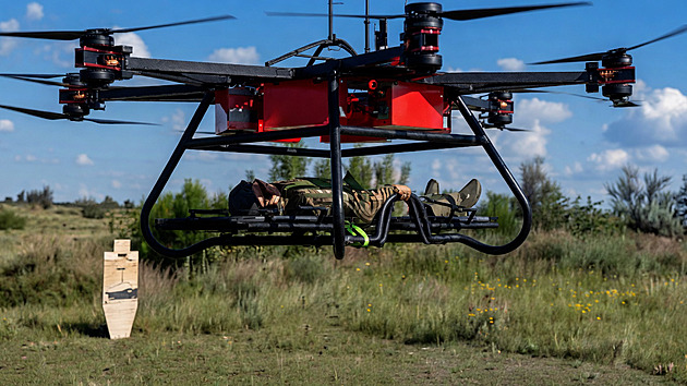 VIDEO: Revoluce na bojišti. Ukrajinci testují letecké evakuace raněných pomocí dronů