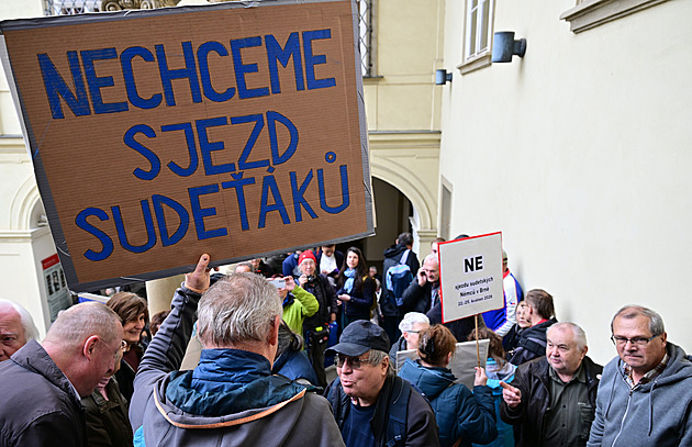 Sudetský sjezd pohlídají desítky policistů. Odhalili už autory některých výhrůžek