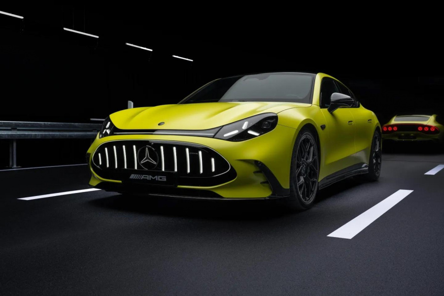 Elektrický Mercedes-Benz AMG GT zvládne stovku za dvě sekundy a sveze více než dva pasažéry